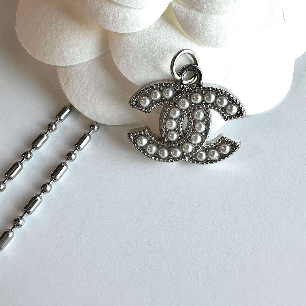 AUTHENTIC CHANEL PEARL CC SILVER TONE ZIPPER PULL PENDANT
